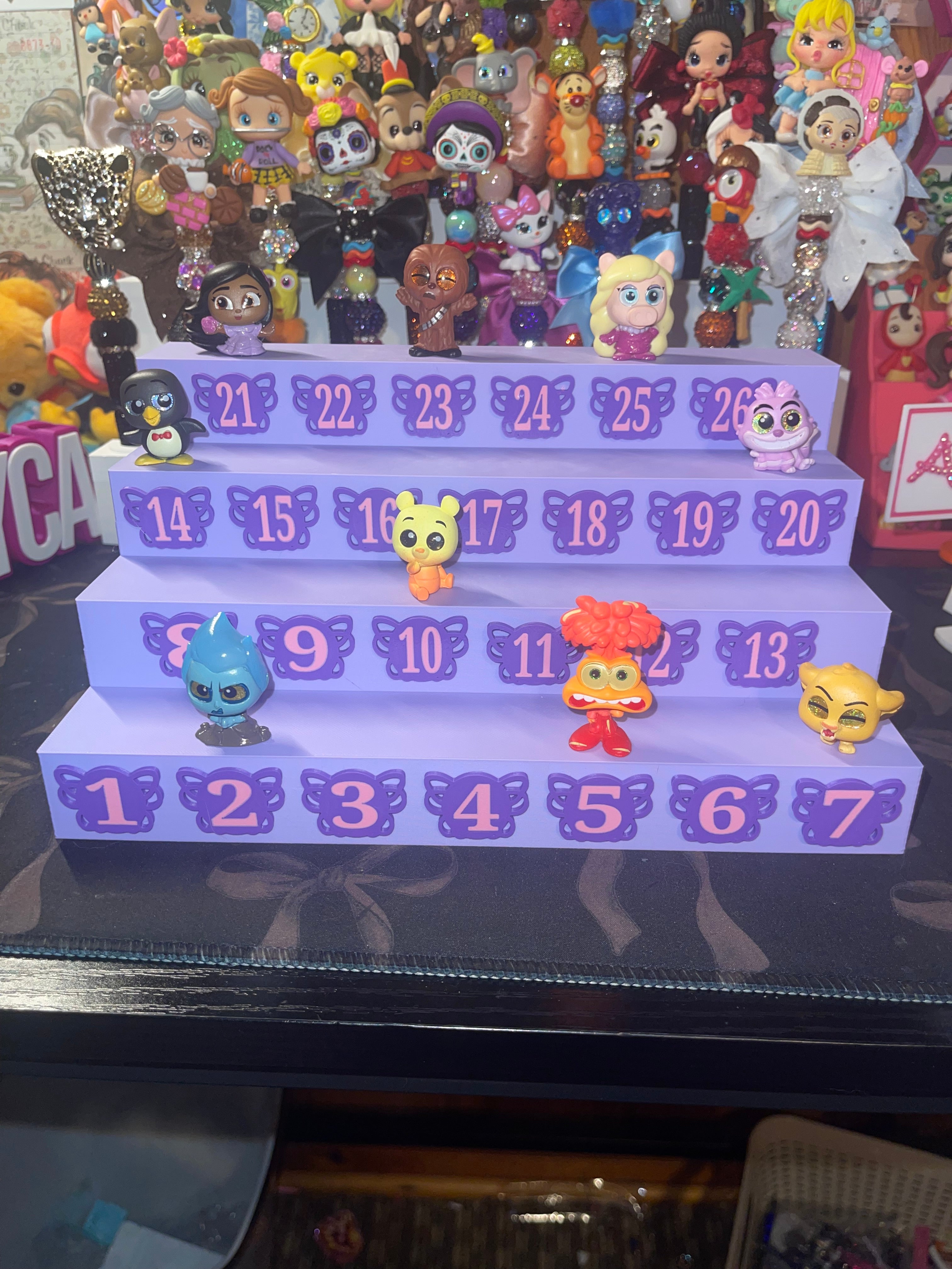 Figure Claim Stand